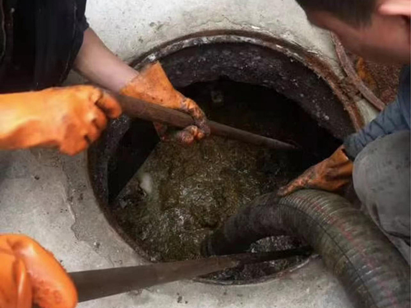 迎泽清理化粪池时如何避免沼气的危害？